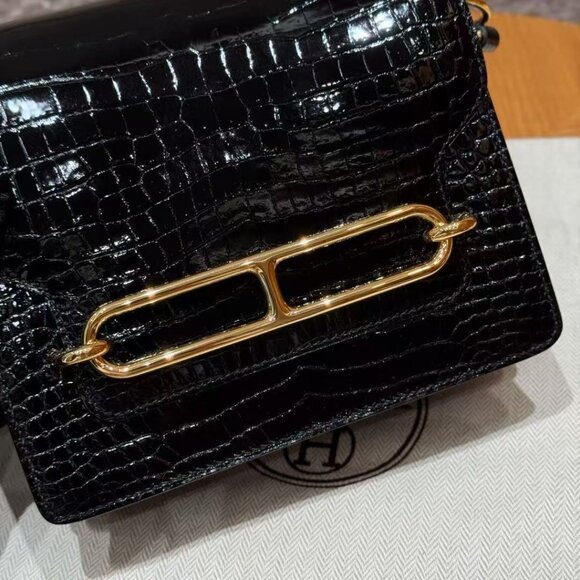 Classic Hermes Bag: A Stylish and Versatile Choice for Elegance - Picture 3 of 7